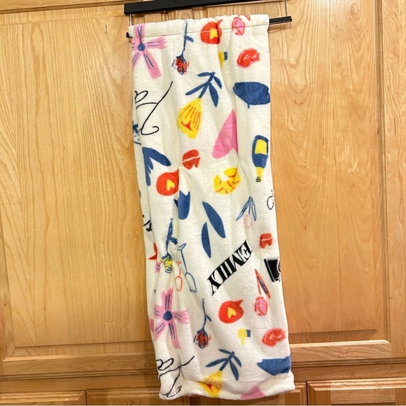 Emily in Paris Netflix Ultra Soft Plush Fleece Throw Blanket - Picture 2 of 6